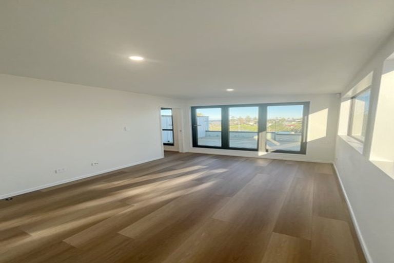 Photo of property in 9b Glamorgan Drive, Torbay, Auckland, 0630