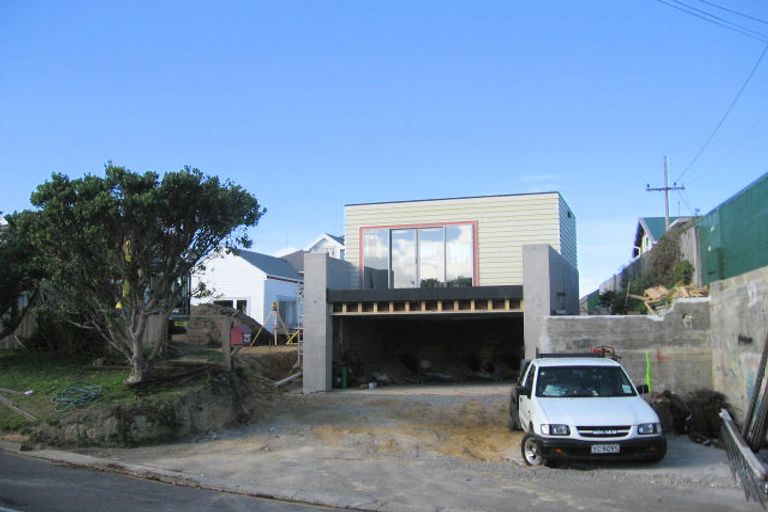 Photo of property in 8 Nevay Road, Karaka Bays, Wellington, 6022