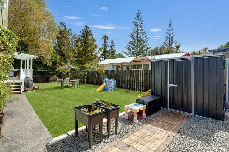 Photo of property in 2/137 Awaroa Road, Helensville, 0800