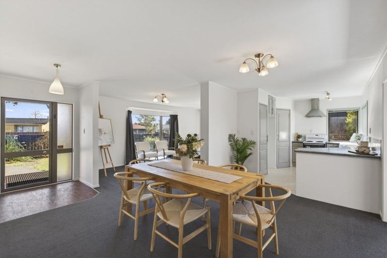 Photo of property in 60 Heta Road, Highlands Park, New Plymouth, 4312