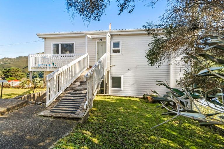 Photo of property in 11b Clinton Way, Kingston, Wellington, 6021