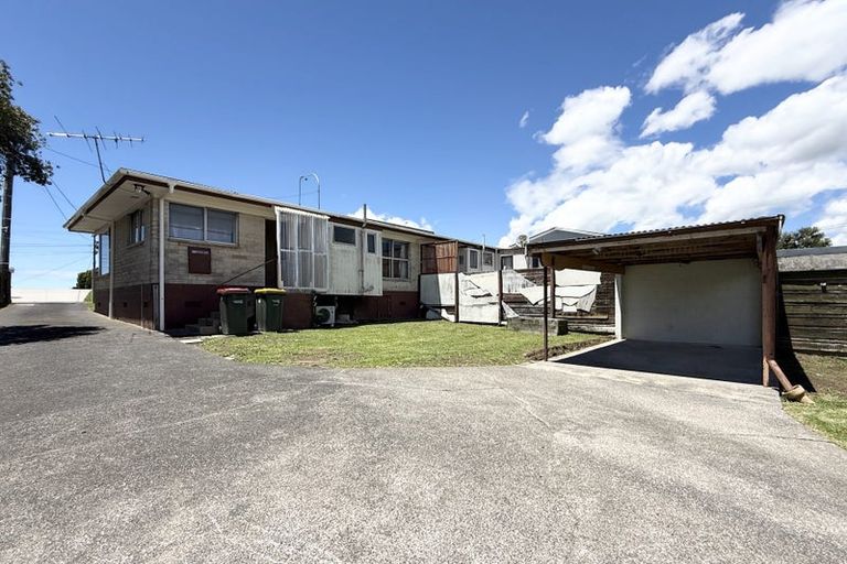 Photo of property in 2/856 East Coast Road, Northcross, Auckland, 0630
