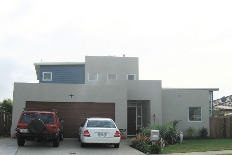 Photo of property in 6 San Priamo Place, Paraparaumu Beach, Paraparaumu, 5032