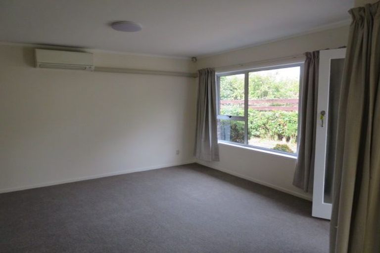 Photo of property in 2/17 Waimahia Avenue, Weymouth, Auckland, 2103