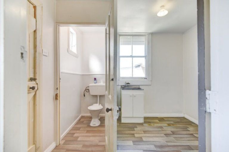 Photo of property in 18 Cornfoot Street, Castlecliff, Whanganui, 4501