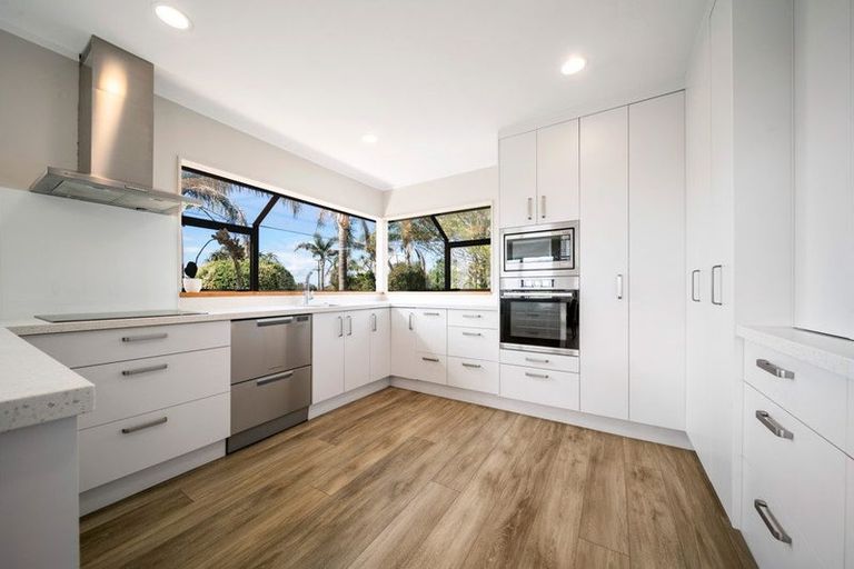 Photo of property in 10 Toroa Street, Torbay, Auckland, 0630