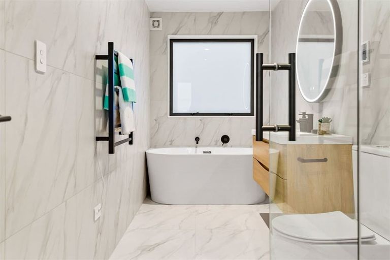 Photo of property in 152c Luckens Road, West Harbour, Auckland, 0618