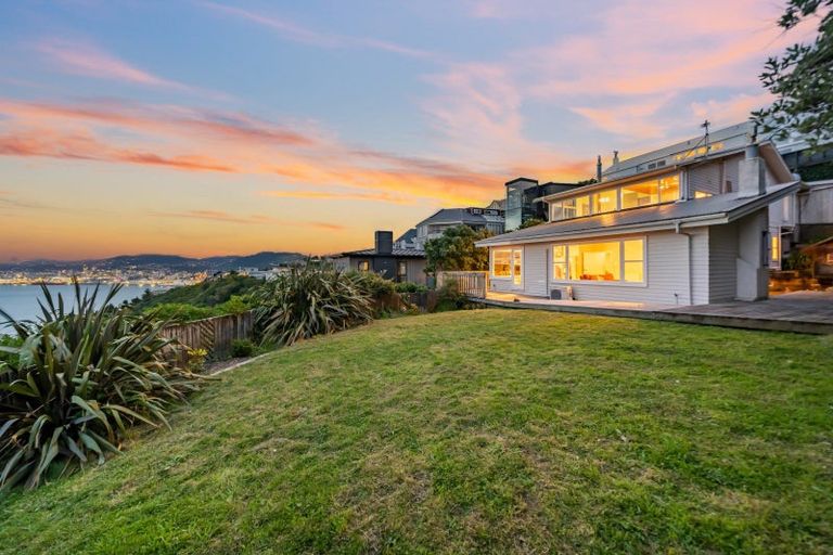 Photo of property in 16 Shalimar Crescent, Khandallah, Wellington, 6035