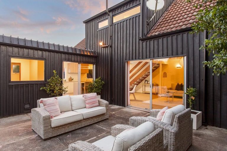 Photo of property in 2/24 Creyke Road, Ilam, Christchurch, 8041