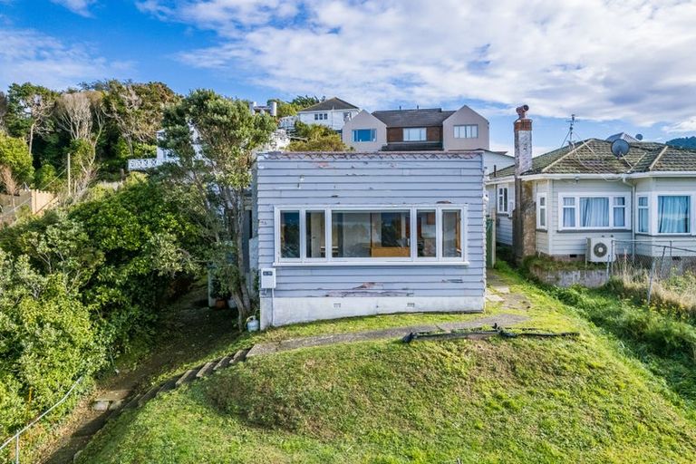 Photo of property in 104 Nicholson Road, Khandallah, Wellington, 6035