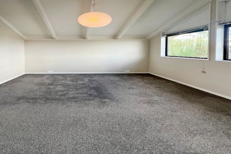 Photo of property in 3/25a Beach Road, Te Atatu Peninsula, Auckland, 0610