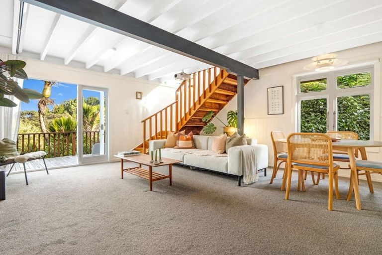 Photo of property in 33 Tainui Road, Titirangi, Auckland, 0604