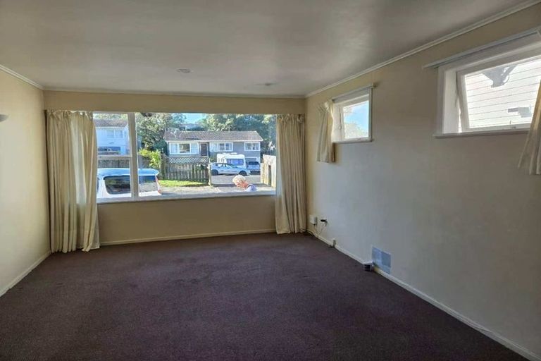 Photo of property in 11 Halberg Street, Glenfield, Auckland, 0629