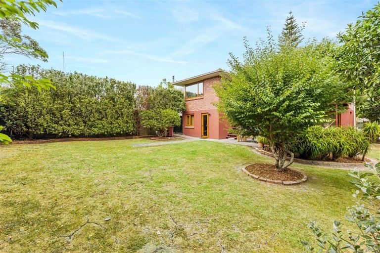 Photo of property in 60 Royal View Road, Te Atatu South, Auckland, 0610
