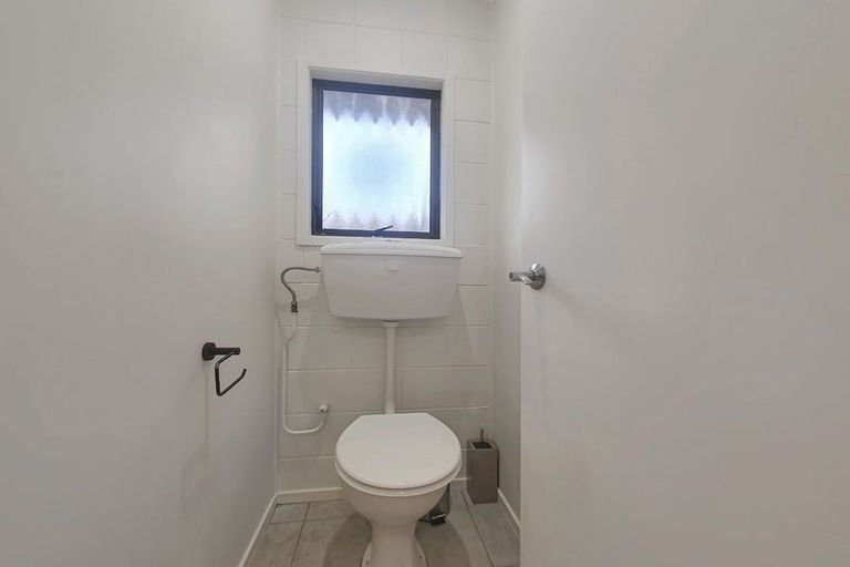 Photo of property in 130a Bruce Mclaren Road, Henderson, Auckland, 0612