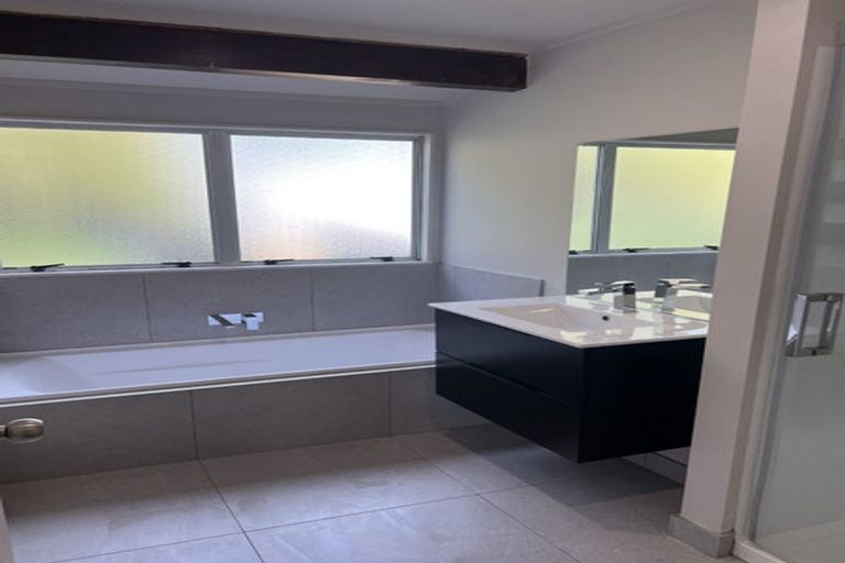 Photo of property in 38 Lilburn Crescent, Massey, Auckland, 0614