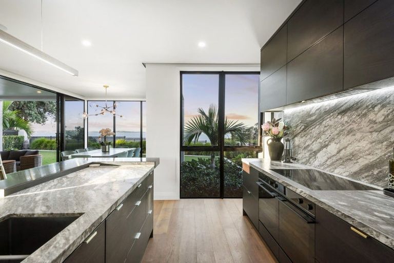Photo of property in 90 Marine Parade, Mellons Bay, Auckland, 2014