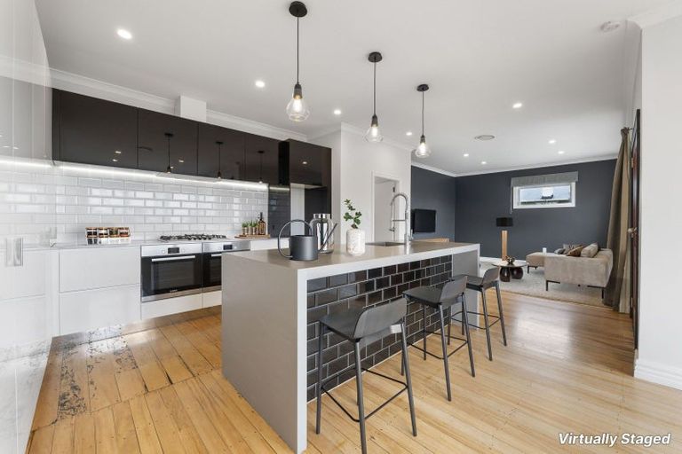 Photo of property in 54 Waiwaka Terrace, Strandon, New Plymouth, 4312