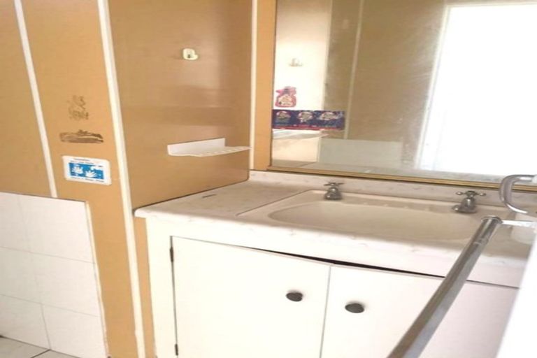 Photo of property in 3/4 Hutchinson Avenue, New Lynn, Auckland, 0600
