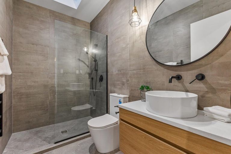 Photo of property in 21 Paretao Street, Massey, 0614