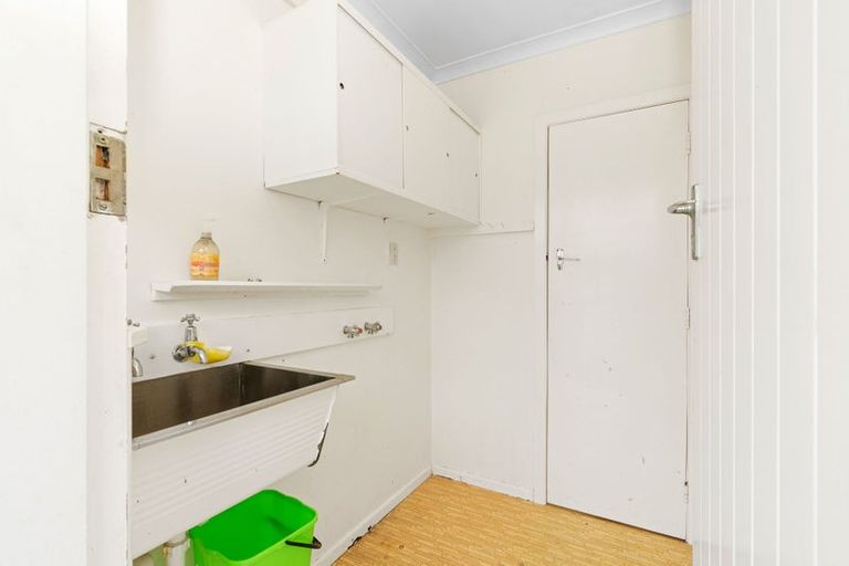 Photo of property in 34 Queenwood Road, Levin, 5510