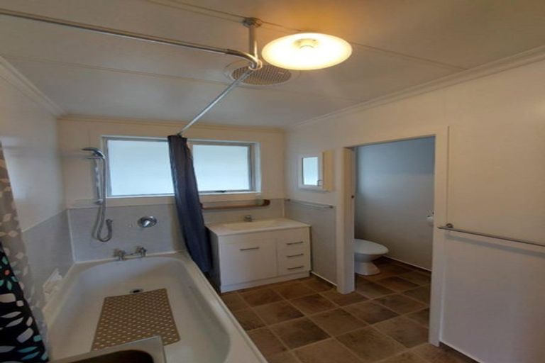 Photo of property in 36 Cumberland Street, Merrilands, New Plymouth, 4312