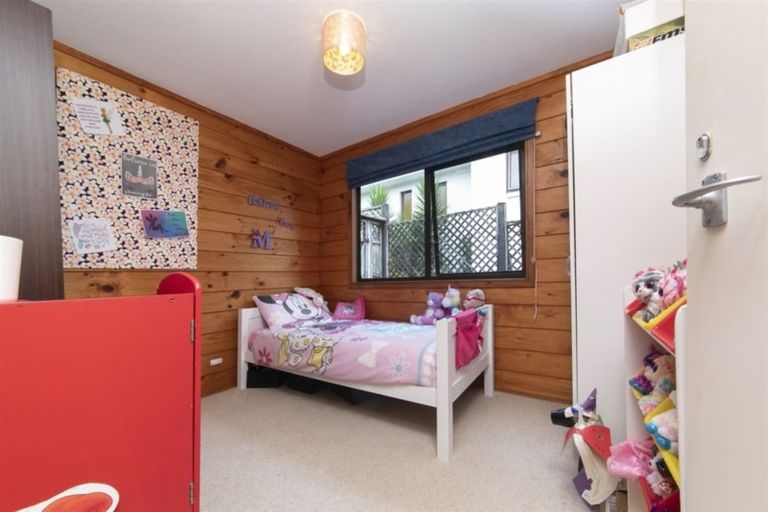 Photo of property in 1/8 Fitzwilliam Drive, Torbay, Auckland, 0630