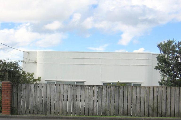 Photo of property in 2/14 Pleasant Road, Glen Eden, Auckland, 0602