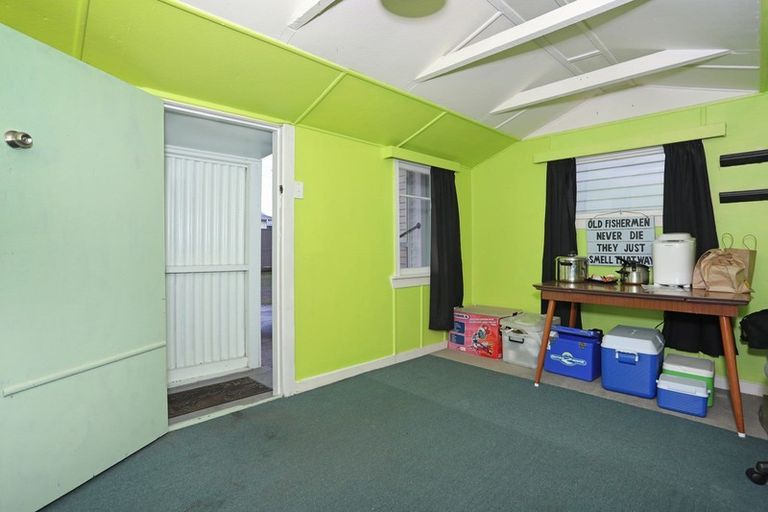 Photo of property in 25 Ngahina Street, Marton, 4710