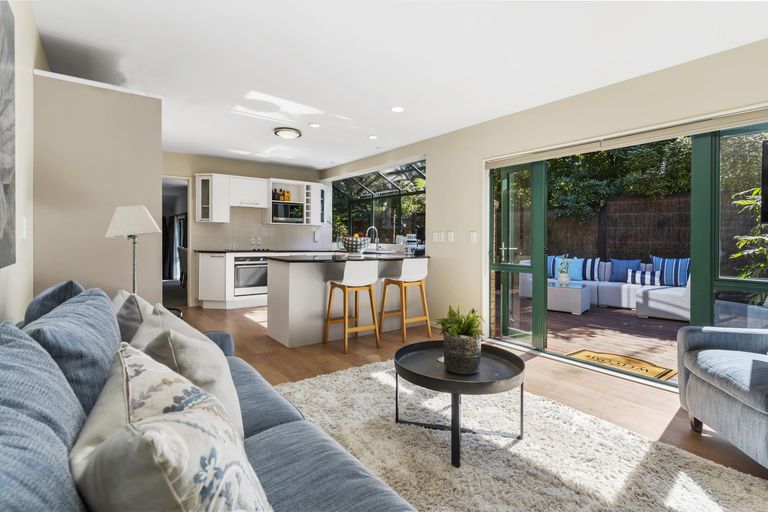Photo of property in 1/28 Sale Street, Cockle Bay, Auckland, 2014