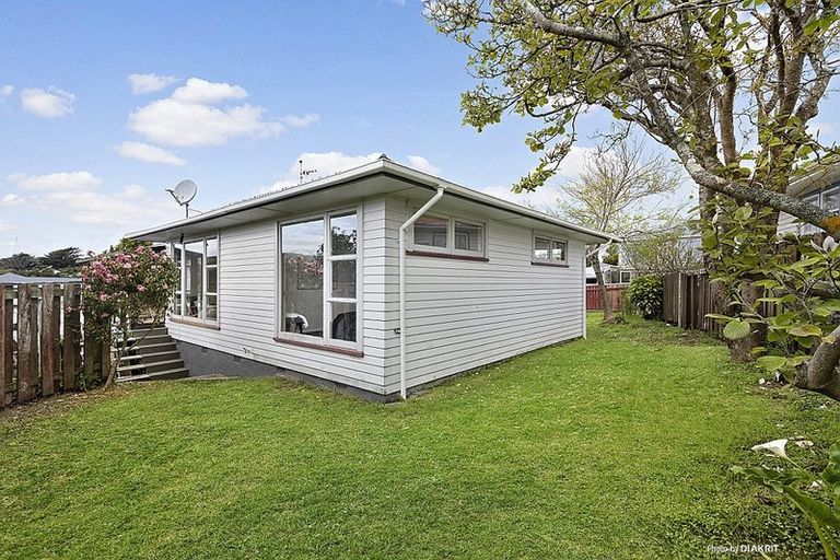 Photo of property in 6 Trebann Street, Paparangi, Wellington, 6037