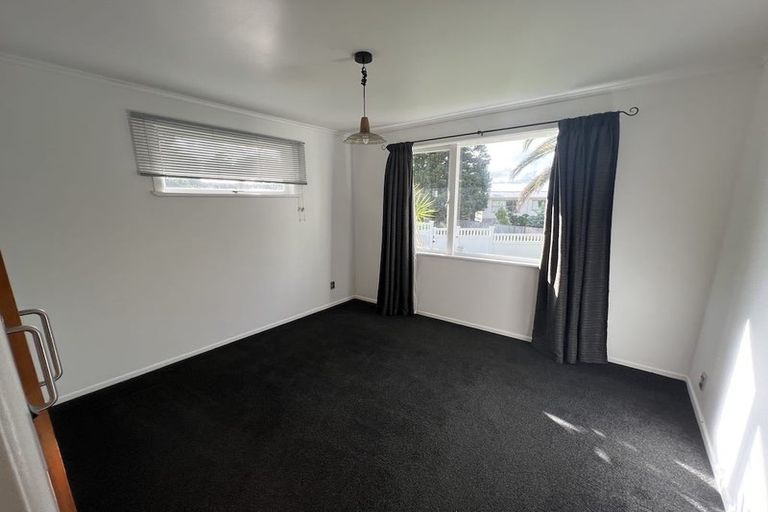 Photo of property in 25 Crompton Road, Massey, Auckland, 0614