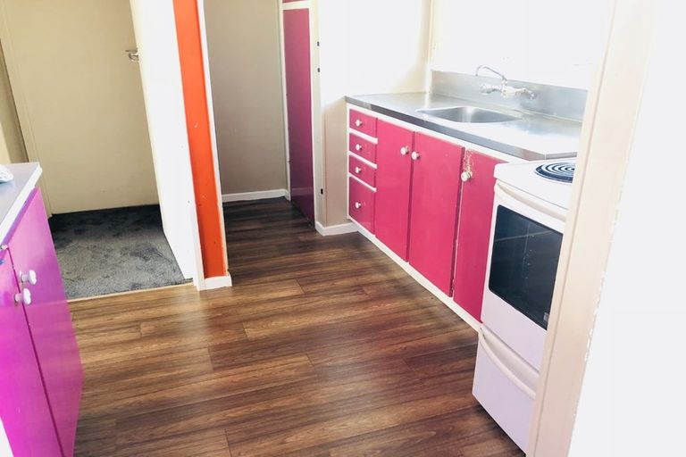 Photo of property in 1/27 Nikau Street, New Lynn, Auckland, 0600