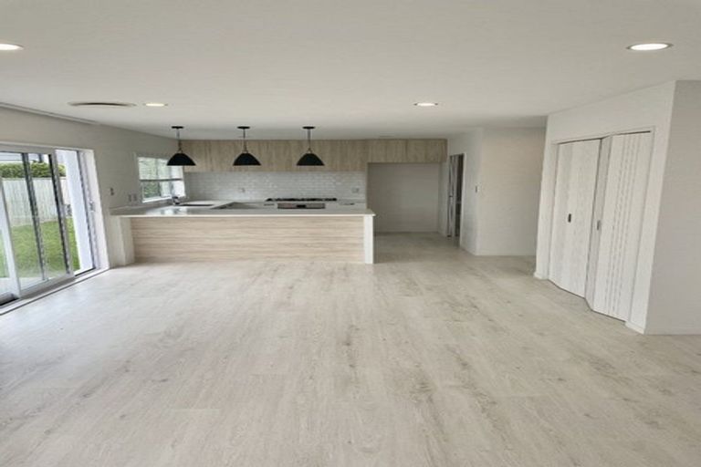 Photo of property in 20 Papa Orchard Drive, Kumeu, 0810