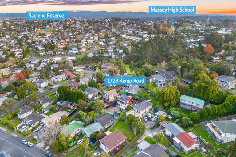 Photo of property in 1/29 Kemp Road, Massey, Auckland, 0614