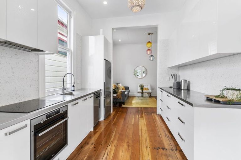 Photo of property in 122 Hanson Street, Newtown, Wellington, 6021