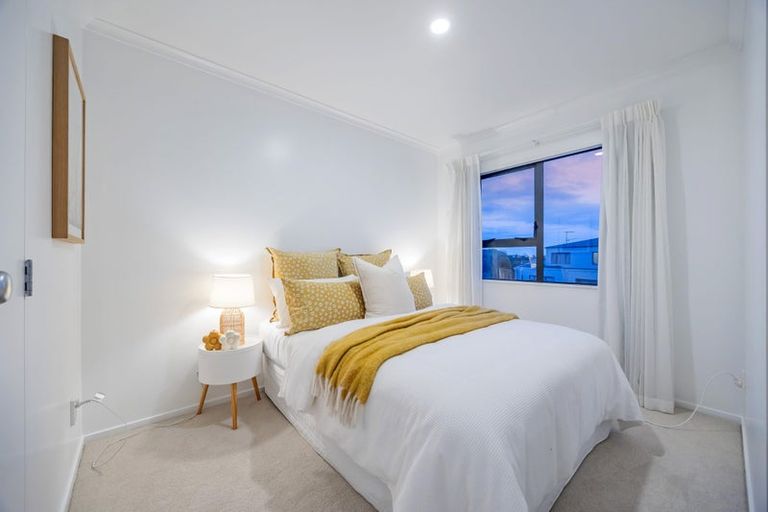 Photo of property in 1/4 Charlenne Close, Ranui, Auckland, 0612