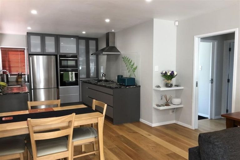Photo of property in 2/2 Lynngate Place, Hillcrest, Auckland, 0627