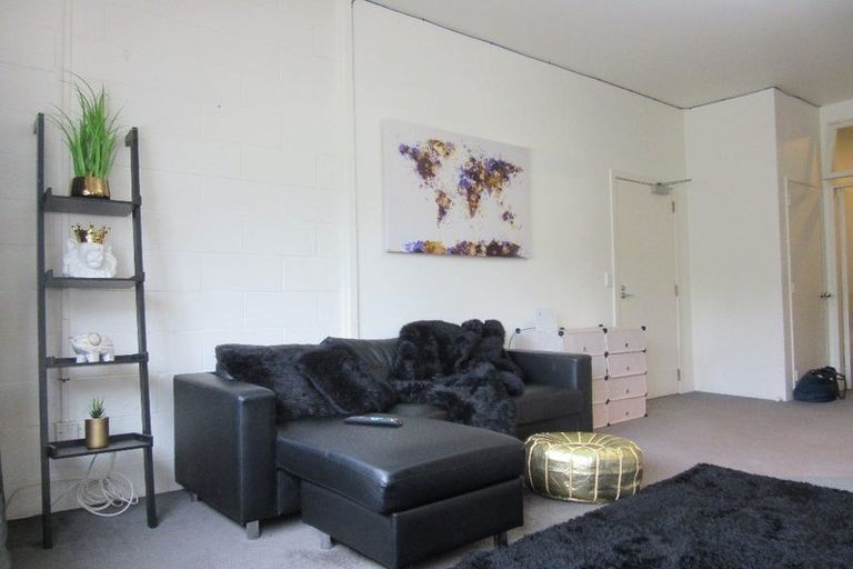 Photo of property in Endeavour Apartments, 19/125u Thorndon Quay, Pipitea, Wellington, 6011