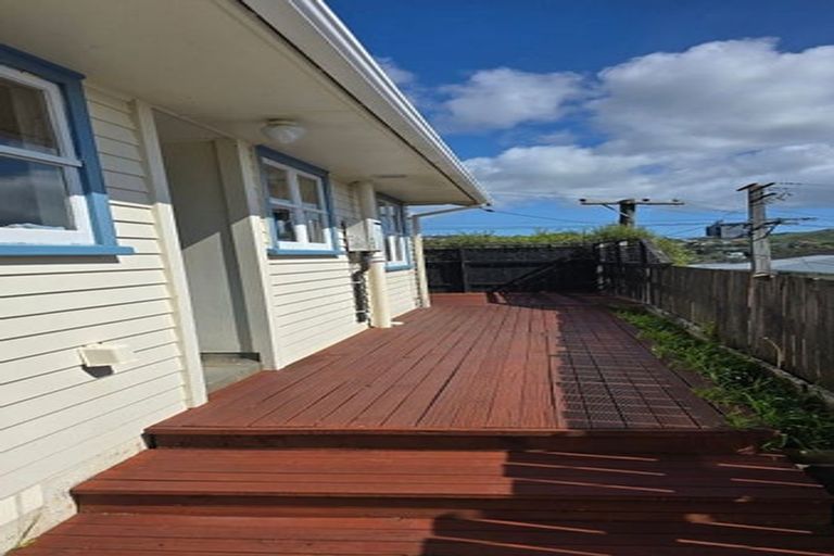 Photo of property in 9 Catherine Crescent, Paparangi, Wellington, 6037