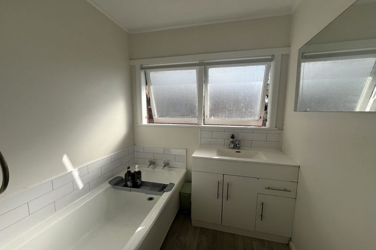 Photo of property in 1 Springfield Crescent, Enderley, Hamilton, 3214