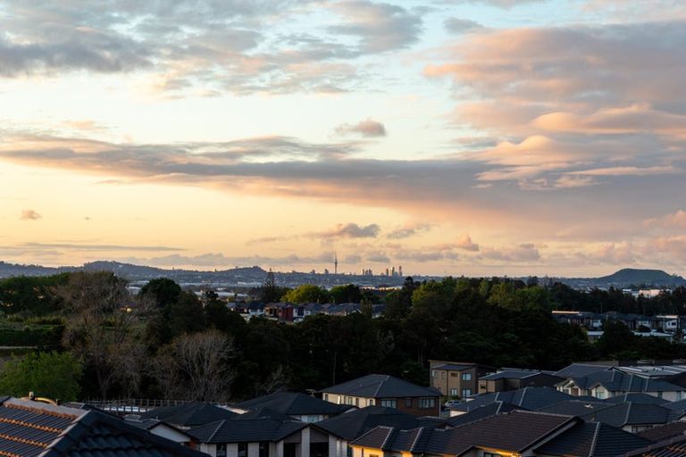 Photo of property in 21 Black Shed Road, Flat Bush, 2019