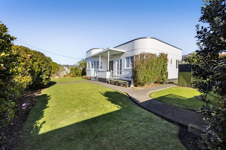 Photo of property in 32 Leicester Street, Patea, 4520