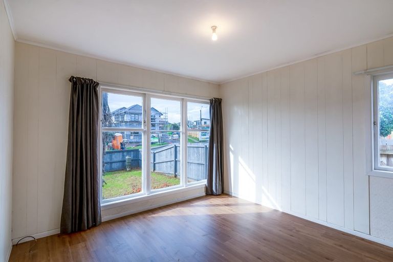 Photo of property in 5 Shamrock Lane, Te Atatu Peninsula, Auckland, 0610