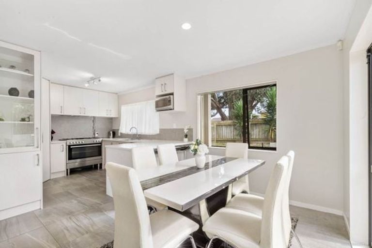 Photo of property in 6 Glenveagh Park Drive, Manurewa, Auckland, 2102