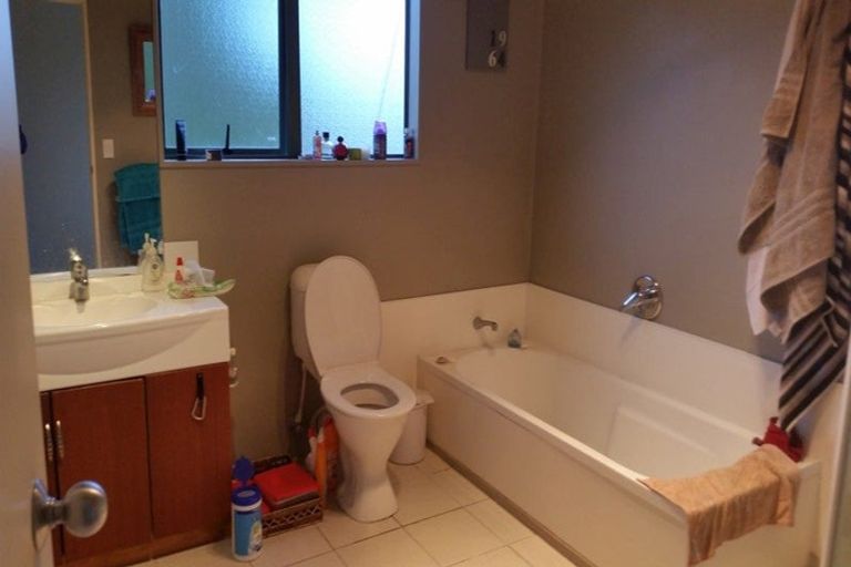 Photo of property in 1/22 Woodstock Road, Forrest Hill, Auckland, 0620