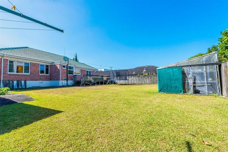 Photo of property in 277 Hobsonville Road, Hobsonville, Auckland, 0618