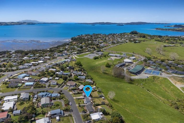 Photo of property in 21 Brigitte View, Snells Beach, 0920