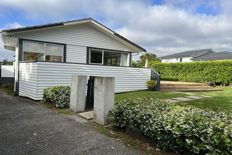 Photo of property in 78 Lantana Road, Green Bay, Auckland, 0604