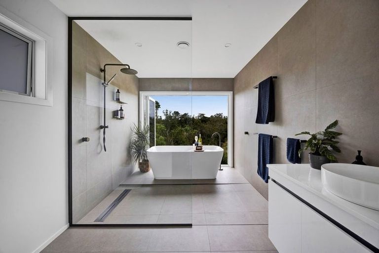 Photo of property in 423 Cardiff Road, Pembroke, Stratford, 4391